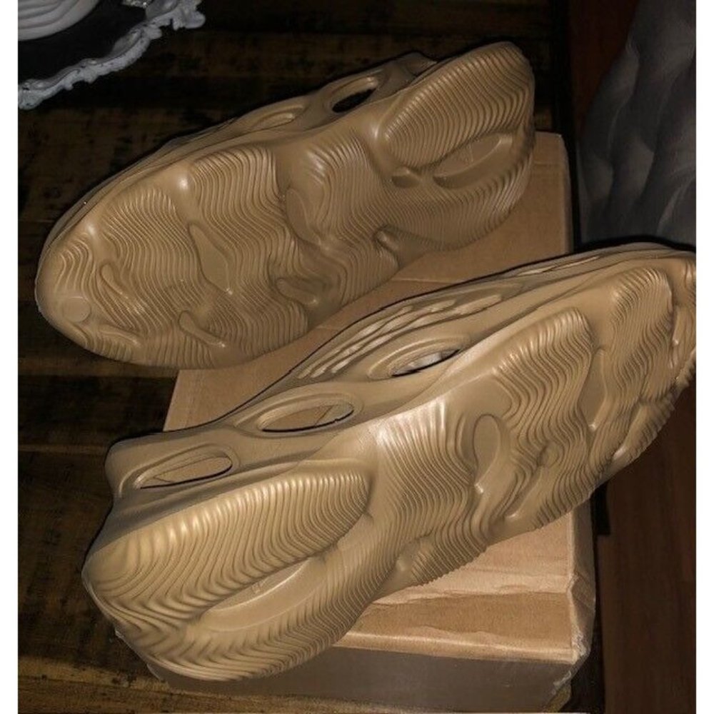 NIB ADIDAS MEN'S YEEZY FOAM RUNNER DESERT SAND SIZE 9 STYLE GW3354 SOLD OUT! - Picture 9 of 13